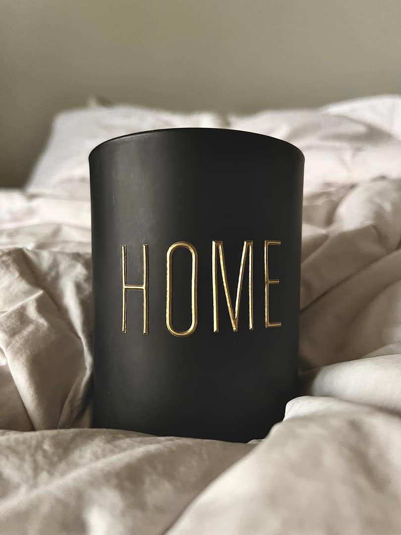 home text on mug